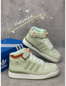 *Кроссовки Adidas зимние (светлые)